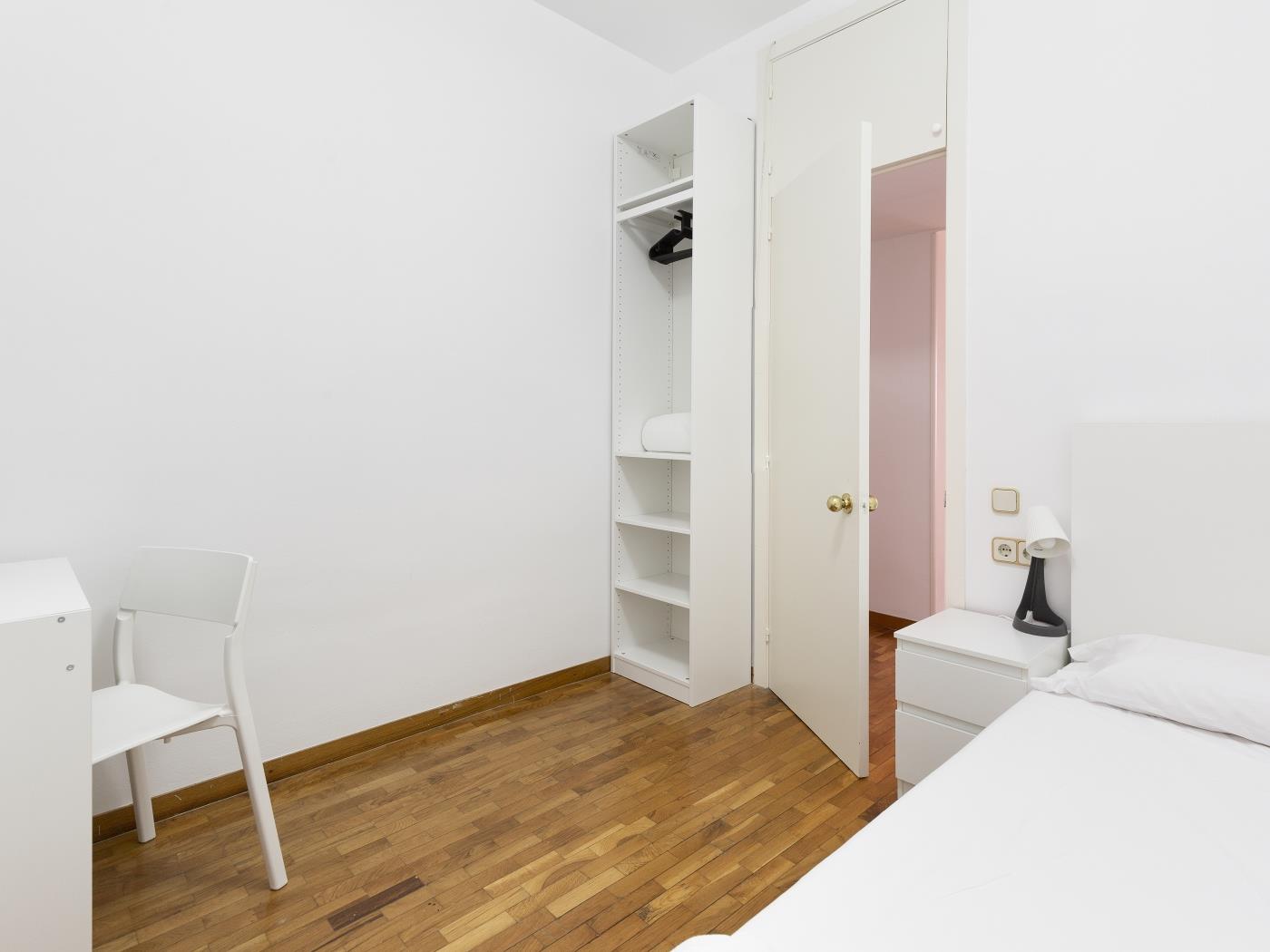 Charming apartment with capacity for 6 people in Consell de cent! - My Space Barcelona Apartments